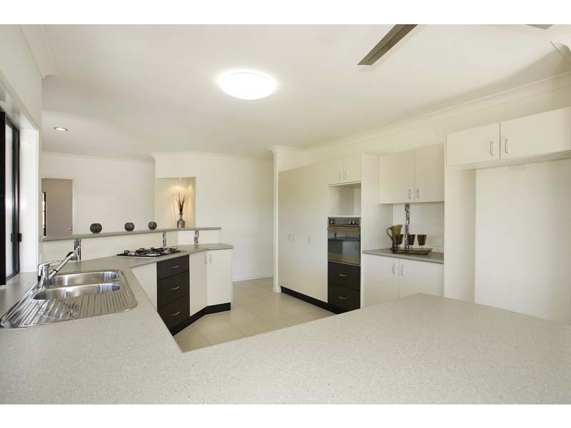 32 Finniss Crescent, Bentley Park QLD 4869