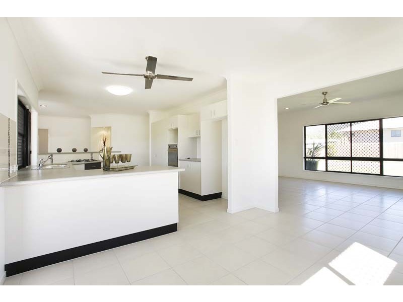 32 Finniss Crescent, Bentley Park QLD 4869