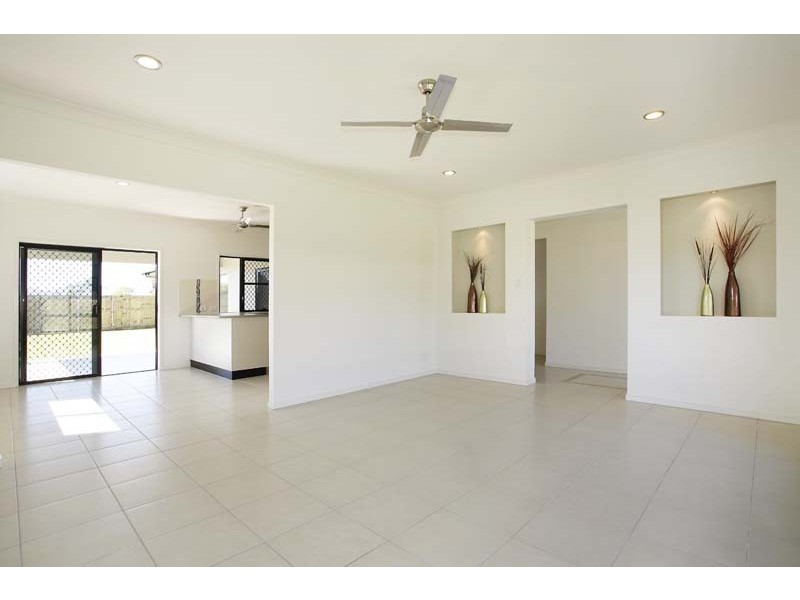 32 Finniss Crescent, Bentley Park QLD 4869