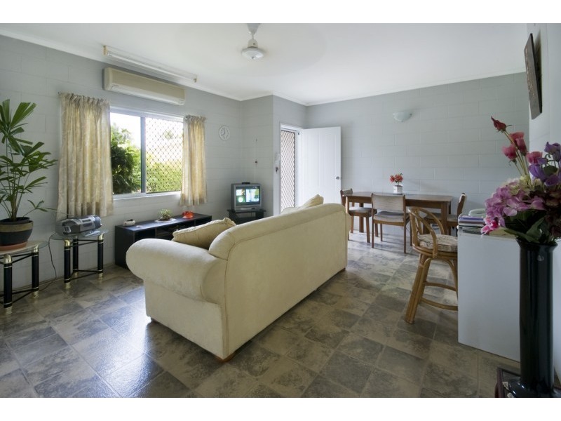 1 & 2/30 Robert Road, Bentley Park QLD 4869