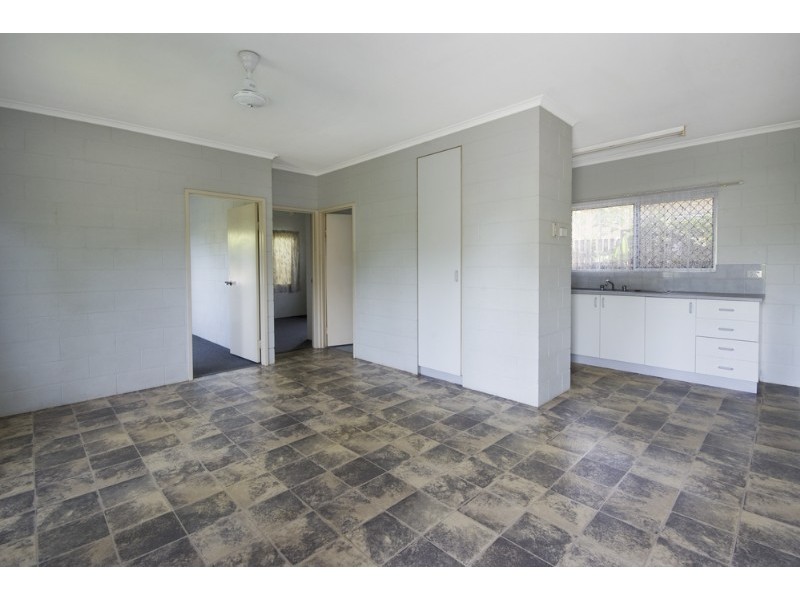 1 & 2/30 Robert Road, Bentley Park QLD 4869