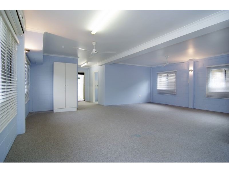 76 Macilwraith Street, Manoora QLD 4870