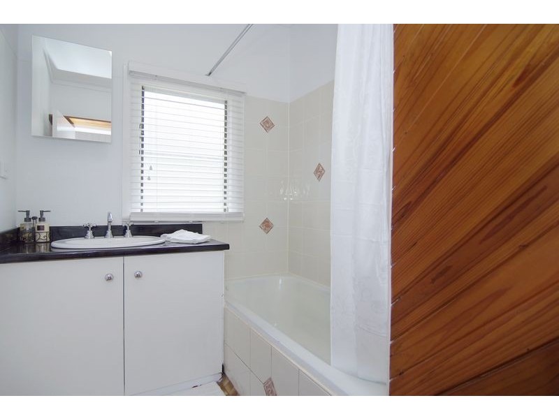 76 Macilwraith Street, Manoora QLD 4870