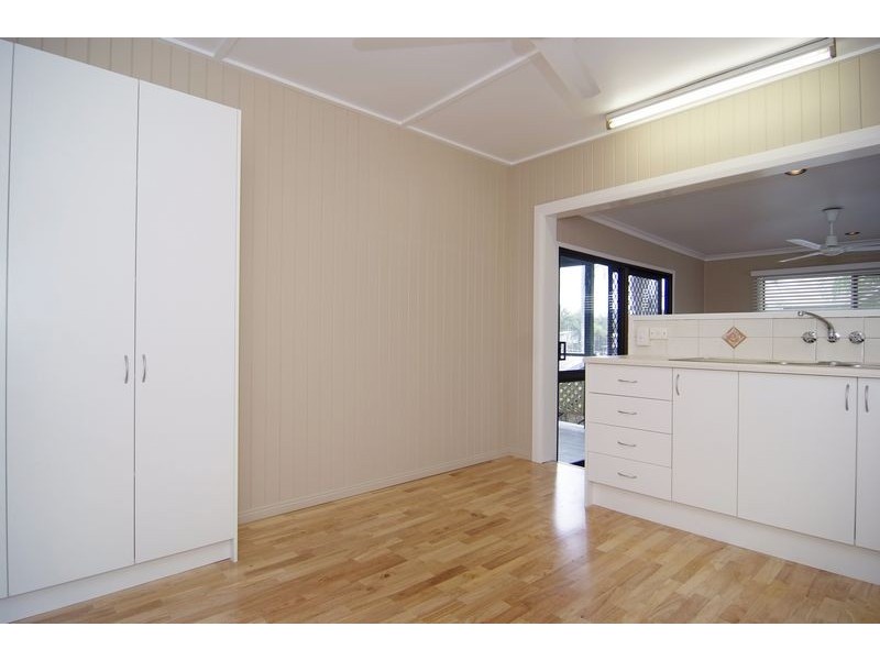 76 Macilwraith Street, Manoora QLD 4870