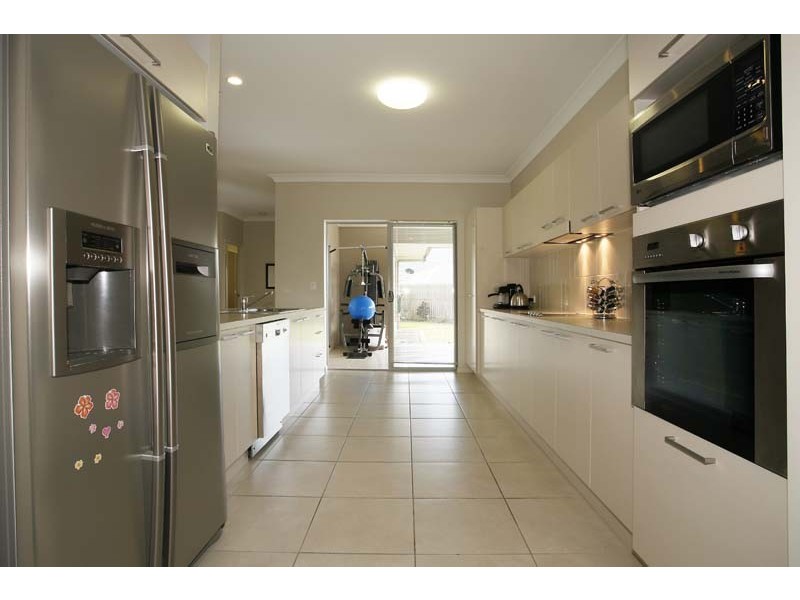 6 Turon Close, Bentley Park QLD 4869