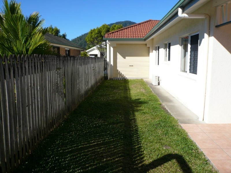 8 Opaline Close, Brinsmead QLD 4870