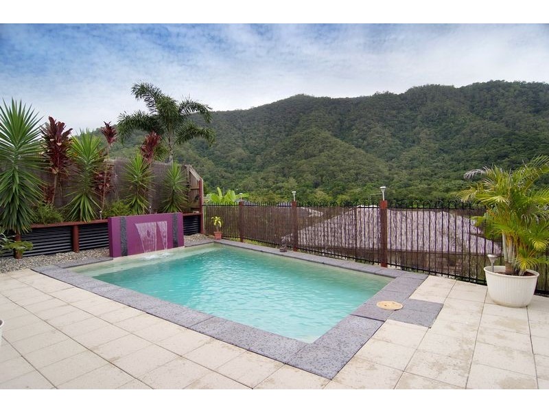 5 Brockhurst Close, Redlynch QLD 4870