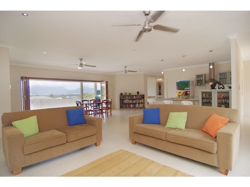 16 Morwong Close, Kanimbla QLD 4870