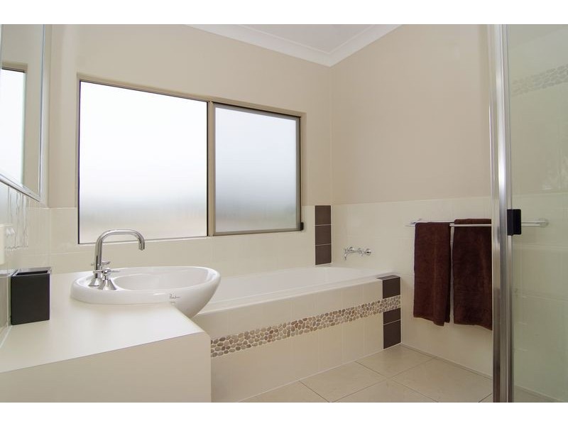 16 Morwong Close, Kanimbla QLD 4870