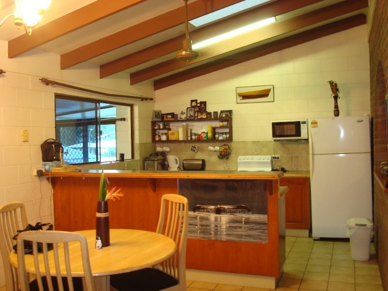 4 Begonia Place, Mooroobool QLD 4870