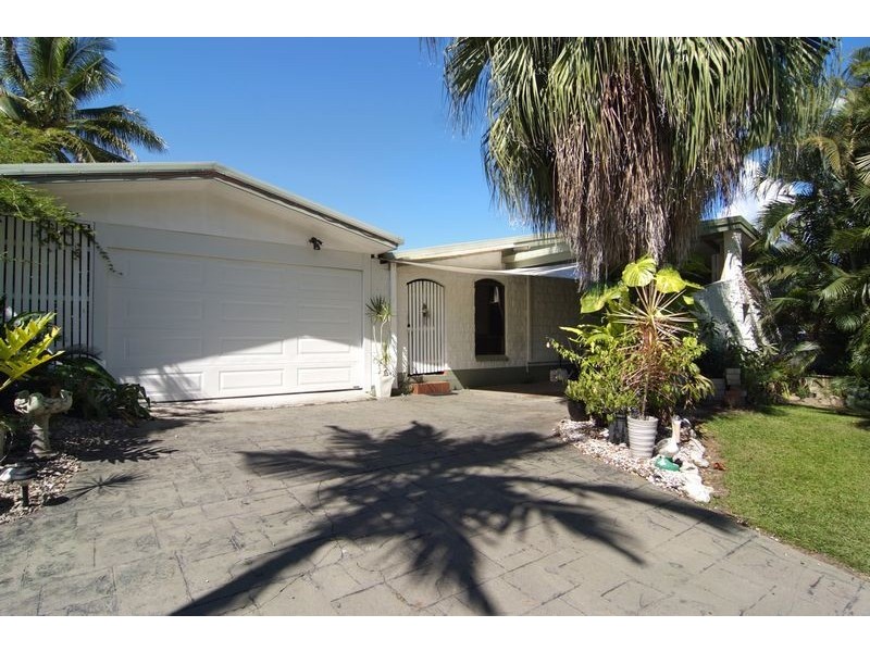 4 Begonia Place, Mooroobool QLD 4870