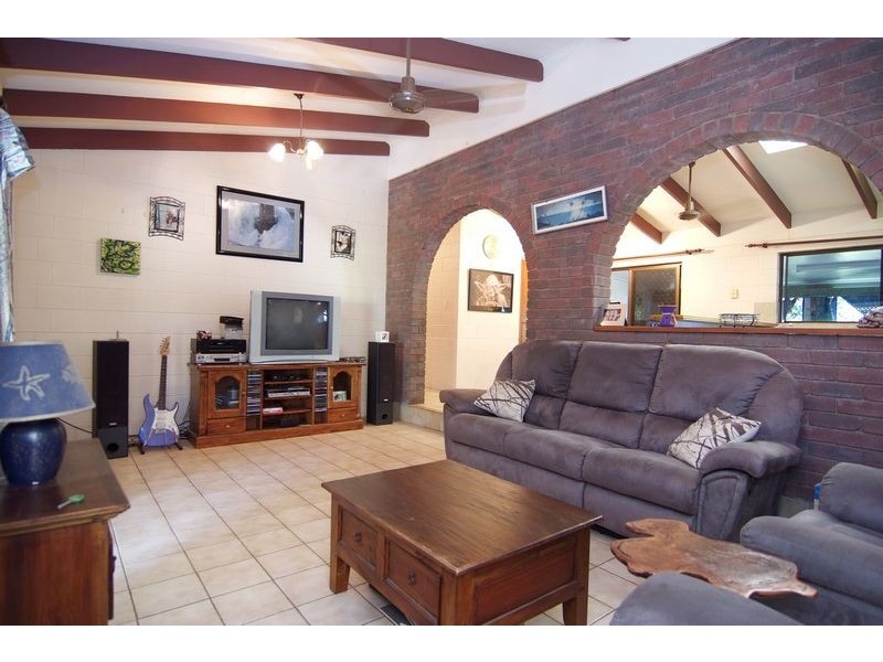 4 Begonia Place, Mooroobool QLD 4870