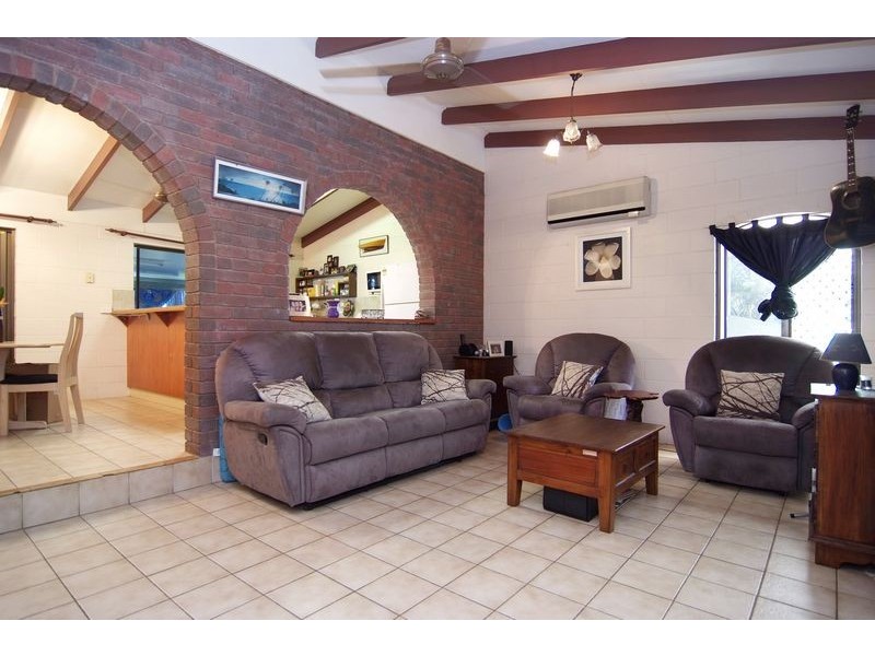 4 Begonia Place, Mooroobool QLD 4870