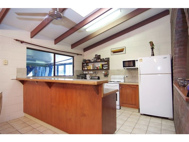 4 Begonia Place, Mooroobool QLD 4870