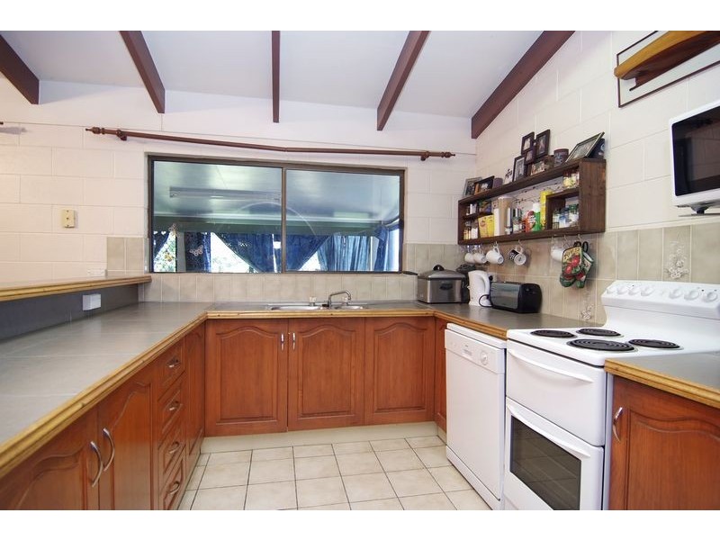 4 Begonia Place, Mooroobool QLD 4870