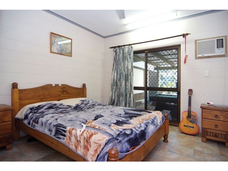 4 Begonia Place, Mooroobool QLD 4870