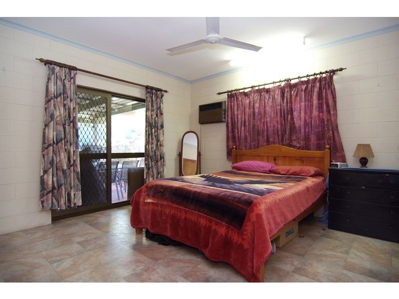 4 Begonia Place, Mooroobool QLD 4870