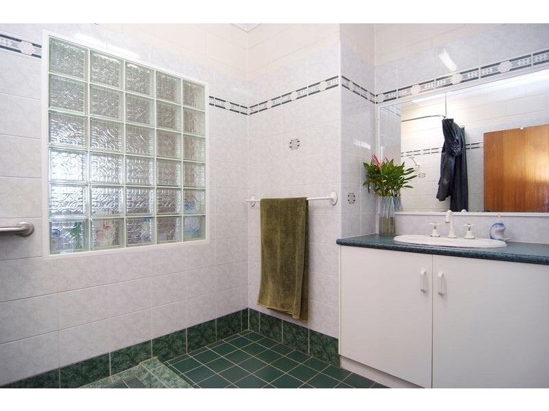 4 Begonia Place, Mooroobool QLD 4870