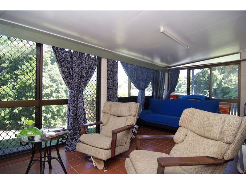 4 Begonia Place, Mooroobool QLD 4870