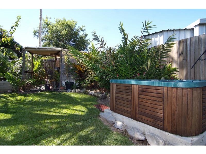 4 Begonia Place, Mooroobool QLD 4870