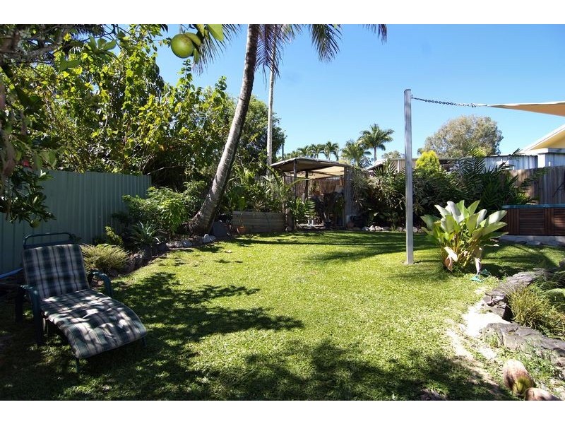 4 Begonia Place, Mooroobool QLD 4870