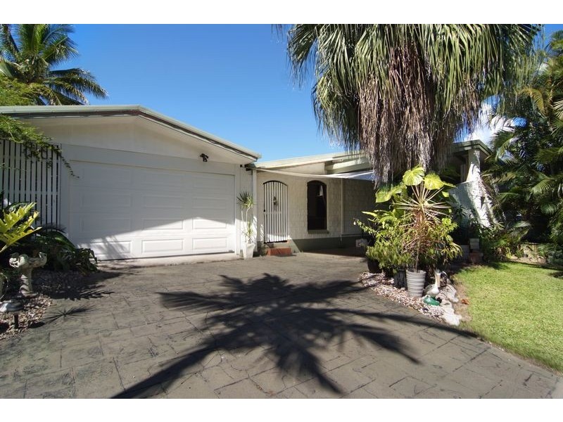 4 Begonia Place, Mooroobool QLD 4870