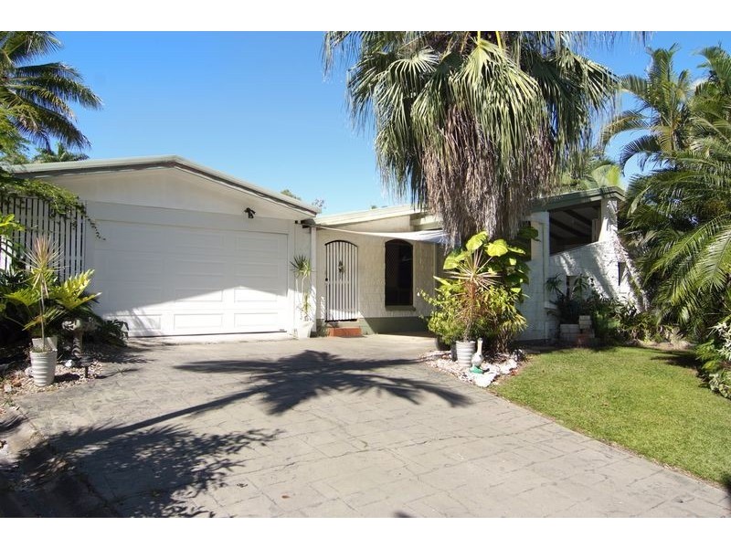 4 Begonia Place, Mooroobool QLD 4870