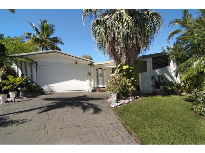 4 Begonia Place, Mooroobool QLD 4870