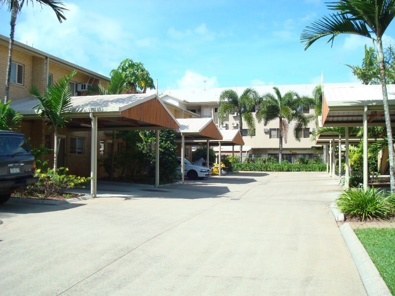 8/3 Grantala Street, Manoora QLD 4870