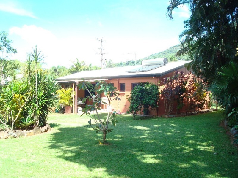 16 Wyuna Drive, Caravonica QLD 4878