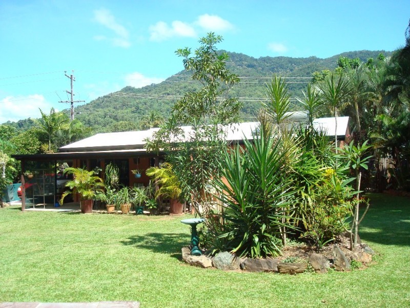 16 Wyuna Drive, Caravonica QLD 4878