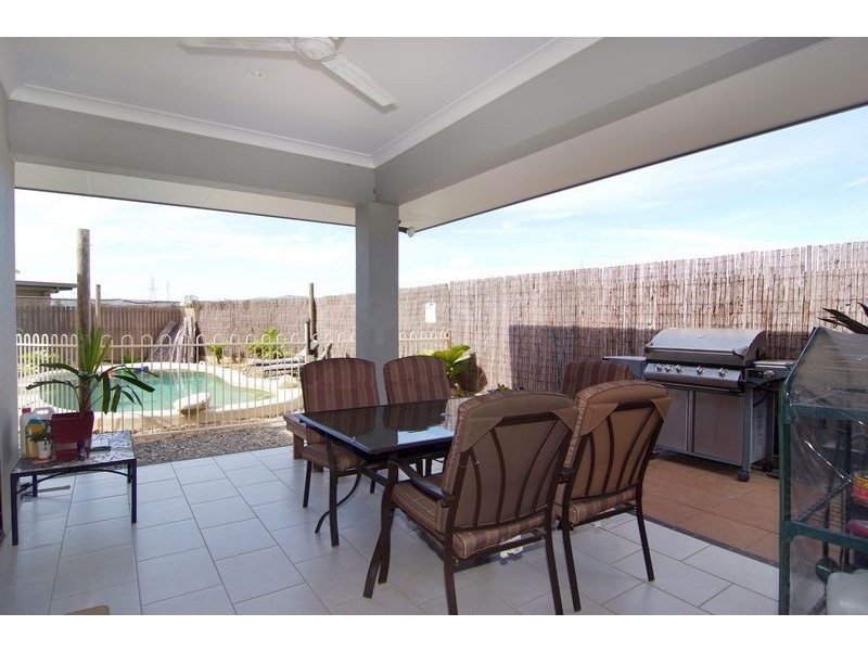 46 Phoenix Street, White Rock QLD 4868