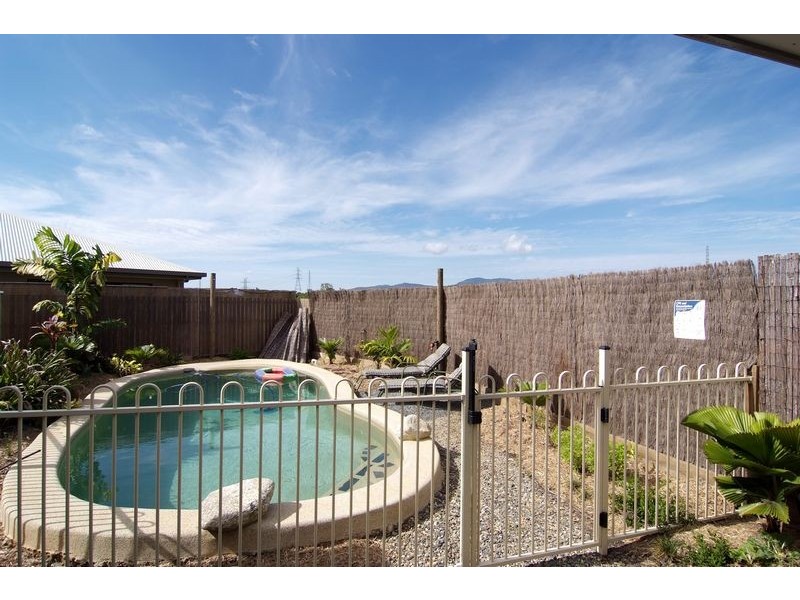 46 Phoenix Street, White Rock QLD 4868