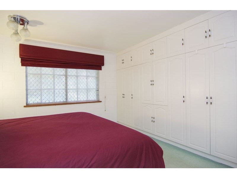 1 Hermes Close, Mooroobool QLD 4870