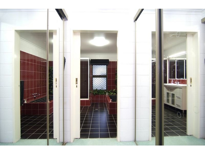 1 Hermes Close, Mooroobool QLD 4870