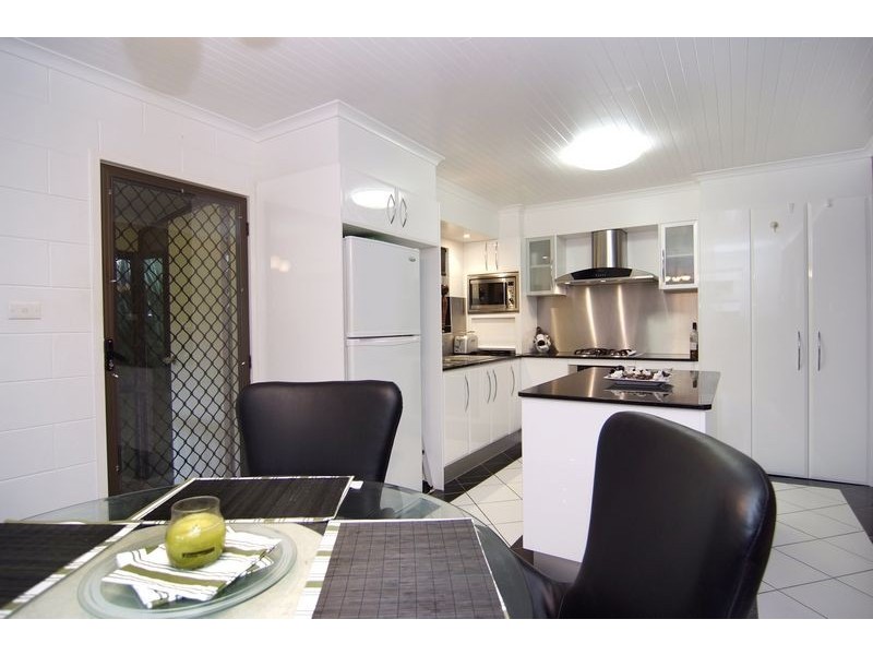 1 Hermes Close, Mooroobool QLD 4870