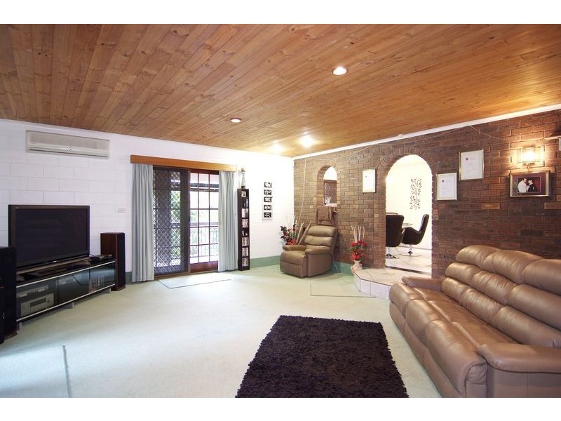 1 Hermes Close, Mooroobool QLD 4870