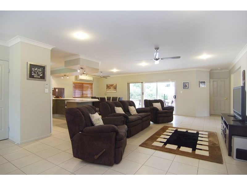 39 Elphinstone Avenue, Kanimbla QLD 4870