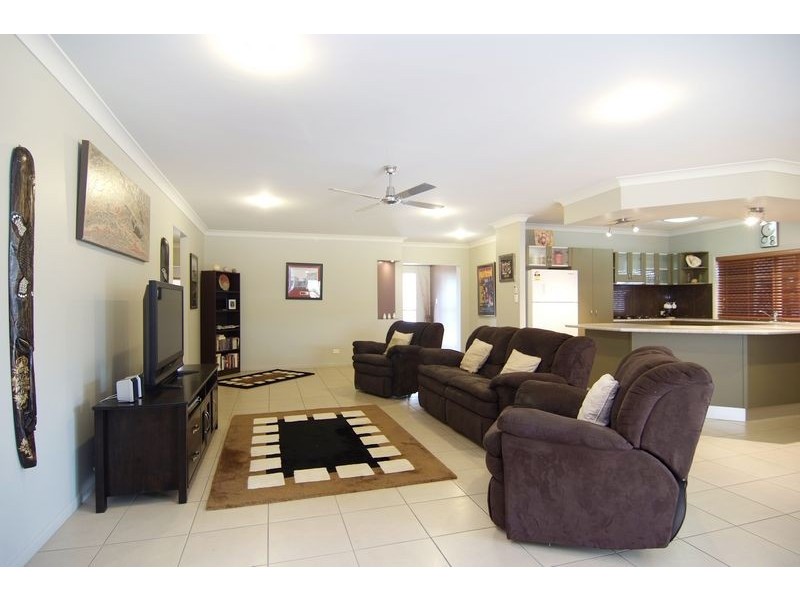 39 Elphinstone Avenue, Kanimbla QLD 4870