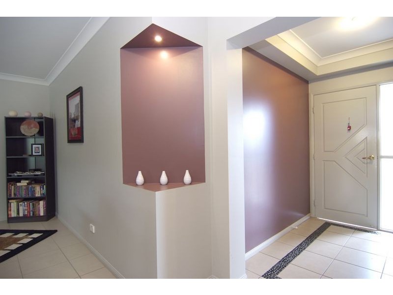 39 Elphinstone Avenue, Kanimbla QLD 4870