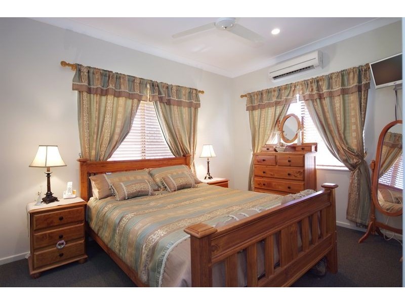 2 Nicholson Street, White Rock QLD 4868