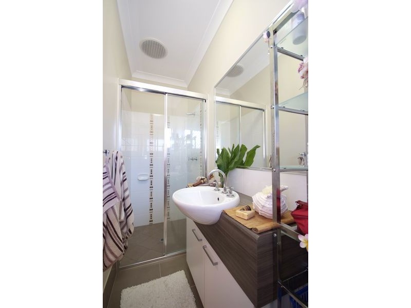 2 Nicholson Street, White Rock QLD 4868