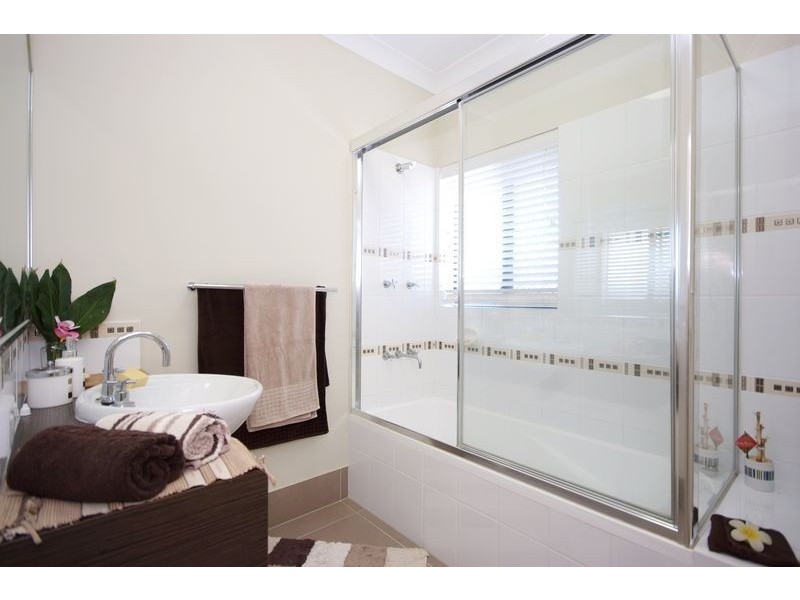 2 Nicholson Street, White Rock QLD 4868