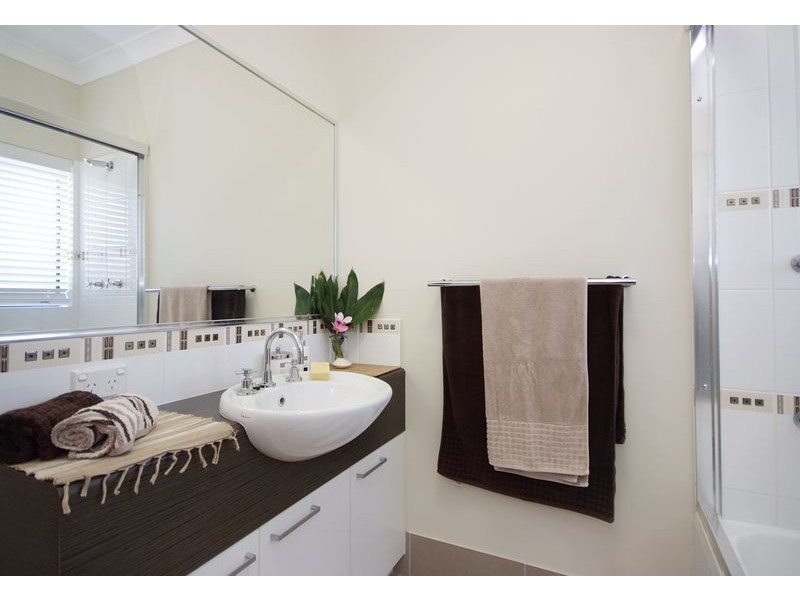 2 Nicholson Street, White Rock QLD 4868