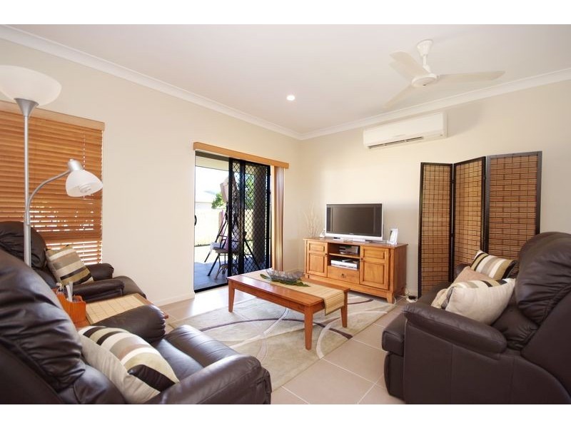 2 Nicholson Street, White Rock QLD 4868