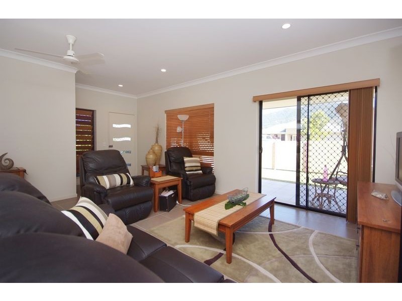 2 Nicholson Street, White Rock QLD 4868