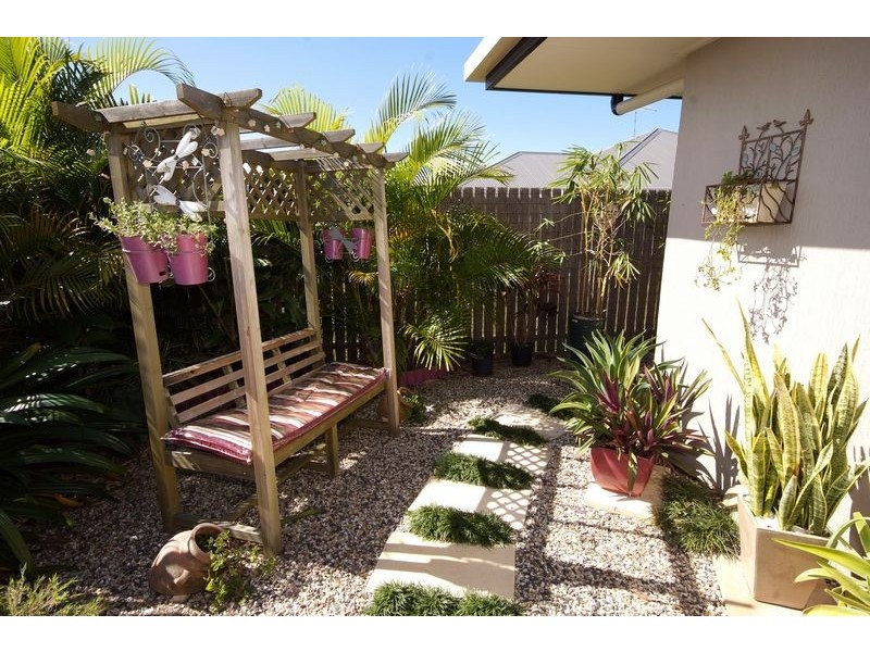 2 Nicholson Street, White Rock QLD 4868