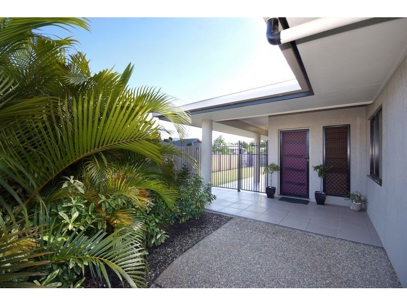 2 Nicholson Street, White Rock QLD 4868