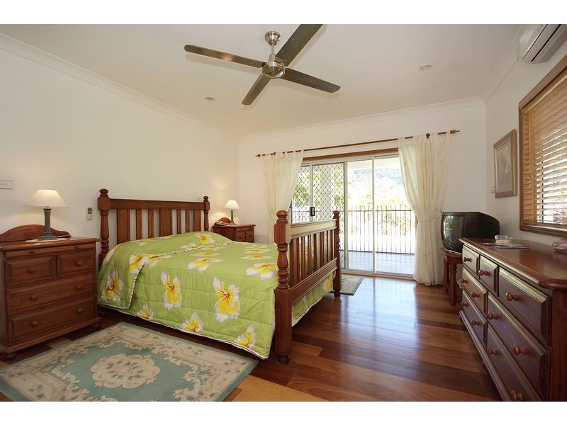 10 Crystal Close, Redlynch QLD 4870