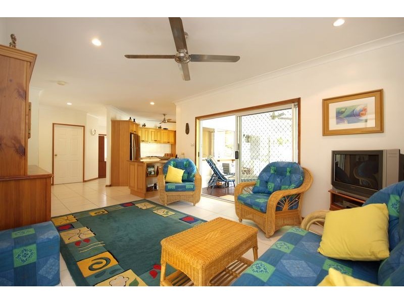 10 Crystal Close, Redlynch QLD 4870